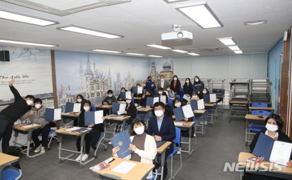 공주대 한국어 연수과정 참여 외국인 유학생 수료식