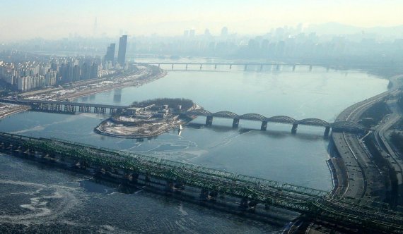 [네모이야기] 얼어붙은 한강엔 쇄빙선이 있다