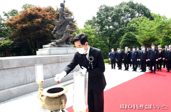 안병용 의정부시장 호국영령 순국선열 분향. 사진제공=의정부시