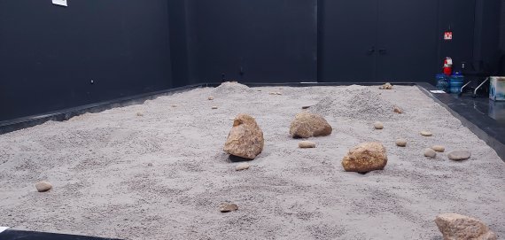 건설기술연구원이 달의 낮과 밤을 그대로 재현할 수 있는 실험실에서 달의 지형도를 만들 수 있는 소프트웨어를 개발하고 있다. 사진=김만기 기자