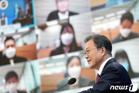 (서울=뉴스1) 이광호 기자 = 문재인 대통령이 18일 오전 청와대 춘추관에서 신년 기자회견을 하고 있다. 2021.1.18/뉴스1 /사진=뉴스1화상