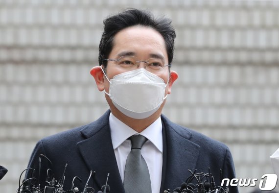 '국정농단' 이재용 징역 2년6월·법정구속