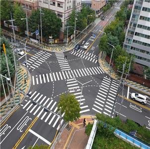 대구시가 안전 도시를 위해 교통안전 개선사업 추진에 박차를 가한다. 사진은 교통사고 잦은 곳 개선사업 일환으로 설치된 횡단보도. 사진=대구시 제공