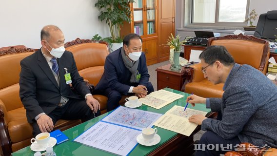 정동균 양평군수 20일 정성호 국회 예결위원장 방문. 사진제공=양평군