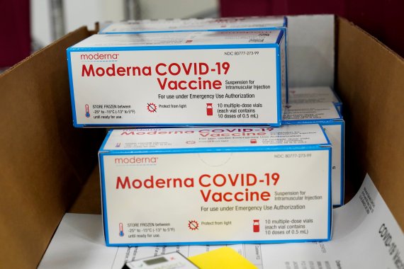 지난달 20일(현지시간) 미국 미시시피주 올리브브랜치의 물류시설에서 모더나의 코로나19 백신이 배포를 앞두고 상자에 담겨있다.로이터뉴스1