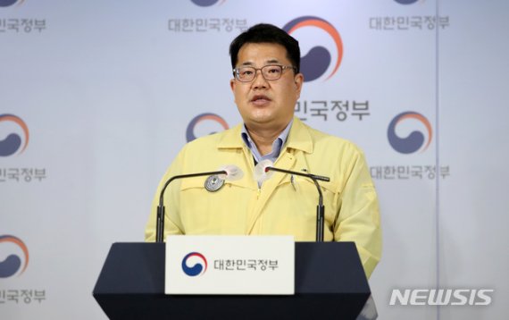 정부 "거리두기 단계 조정 논의, 이번주 금요일 결정"