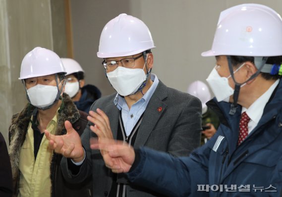 [fn포토] 고영권 정무부지사, 제주 행복주택 건설 현안 점검