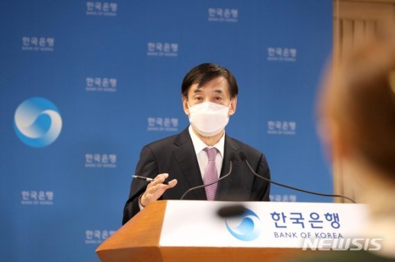 이주열 한국은행 총재가 지난 15일 통화정책방향 기자간담회에서 발언하고 있다./사진=뉴시스