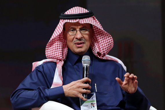 압둘아지즈 빈살만 사우디아라비아 석유장관이 27일(현지시간) 수도 리야드에서 열린 연례 '미래 투자 이니셔티브' 포럼에서 발언하고 있다. 사진=로이터뉴스1