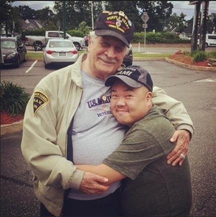 [서울=뉴시스] 미 해병대 살 스칼리토와 라미 현 작가. 2021.01.29. (사진=국방부 제공)