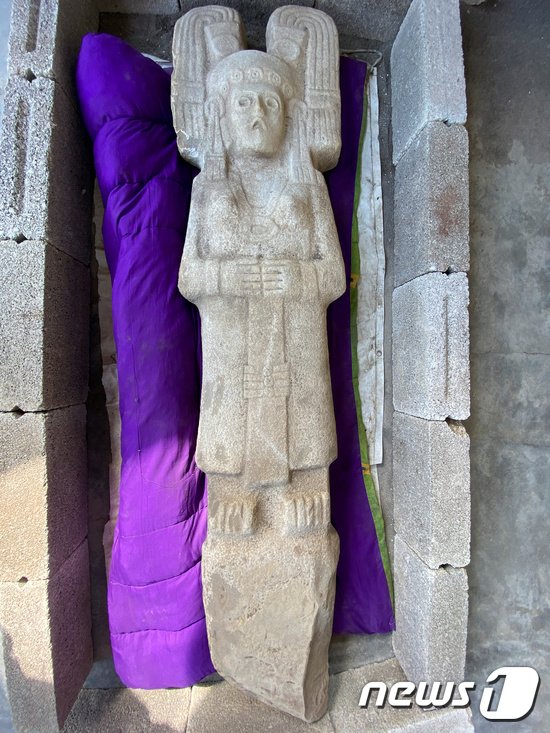 멕시코에서 발견된 500년 전 와스테크 문화의 여신상으로 추정되는 조각상. © 로이터=뉴스1