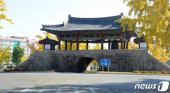 내성의 정남문인 남대문 뒷면 모습. (미디어한국학 제공) 2021.01.30.© 뉴스1