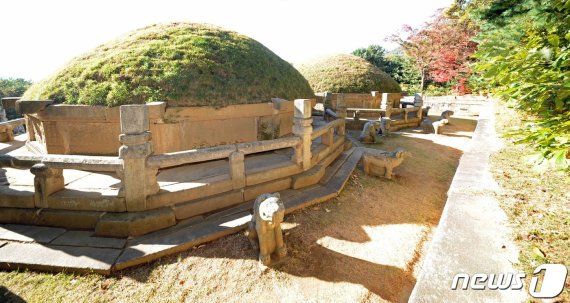 고려 31대 공민왕과 왕후의 무덤인 현릉과 정릉(玄陵·正陵) 뒤쪽 전경. (미디어한국학 제공) 2021.01.30.© 뉴스1