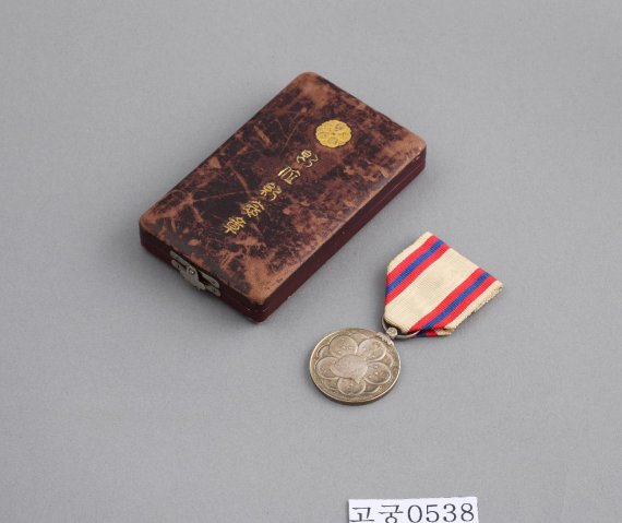 대한제국 순종황제 즉위를 기념하기 위한 기념장 /사진=국립고궁박물관