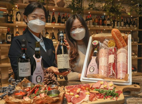 현대百, 와인&middot;샤퀴테리로 유럽식 홈술 선물하세요~