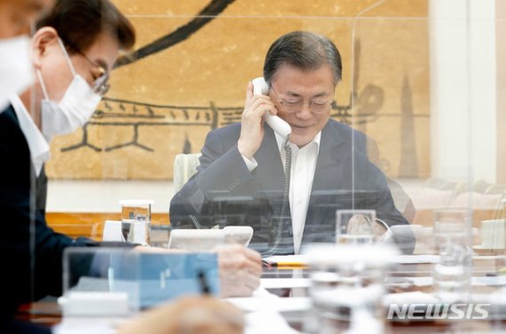 외교부 "정상통화, 한미동맹 톤다운? 핵심요소 다 담겨"