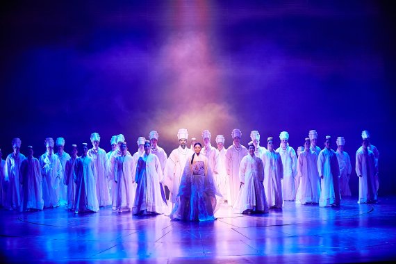 뮤지컬 '명성황후' 마지막 장면 '백성이여 일어나라' /사진=에이콤