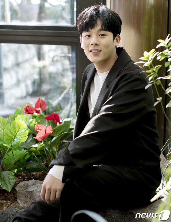 JTBC 수목드라마 ‘런 온’에 출연 중인 탤런트 이정하가 2일 오전 서울 종로구 뉴스1 사옥에서 진행된 인터뷰에 앞서 포즈를 취하고 있다. 2021.2.2/뉴스1 © News1 김진환 기자