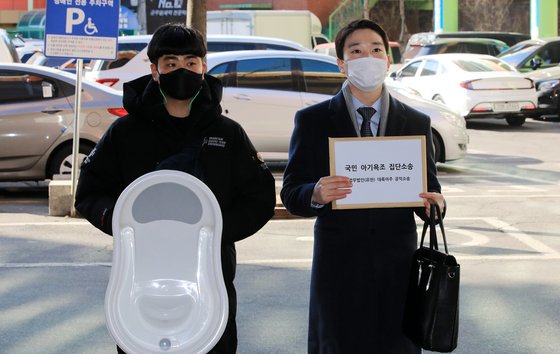  ‘국민 아기욕조’ 부적합물질 논란 '아빠 변호사' 무료 공익소송