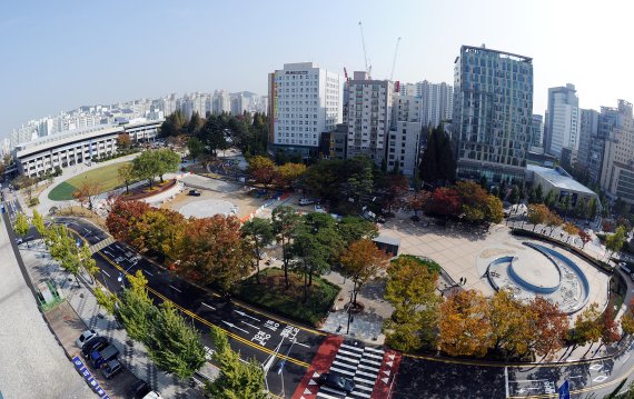 인천시청과 미래광장 전경.