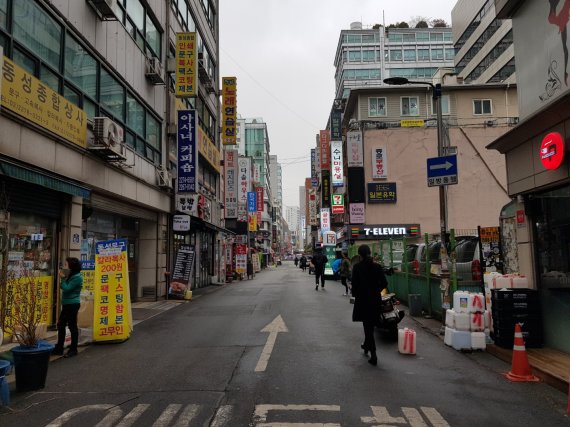 "직원 5명 내보냈다" 거리두기 완화에도 자영업자 한숨 '여전'