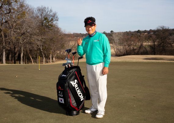 이번 시즌 목표인 페덱스컵 125위 이내 진입을 위해 스릭슨으로 클럽과 볼을 교체한 최경주 / 던롭스포츠코리아 제공