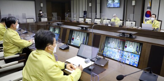 사회적 거리두기 개편 초안 다음주 나온다…당국 "자영업자 의견 ...
