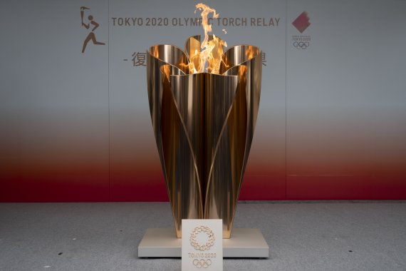 지난해 3월 24일 일본 후쿠시마에서 일반에 공개된 올림픽 성화가 타오르고 있다. / 사진=AP뉴시스