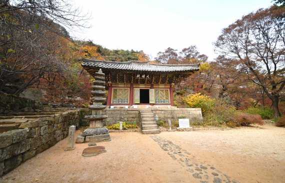 개성 관음사 대웅전과 7층석탑. (미디어한국학 제공) 2021.02.20.© 뉴스1