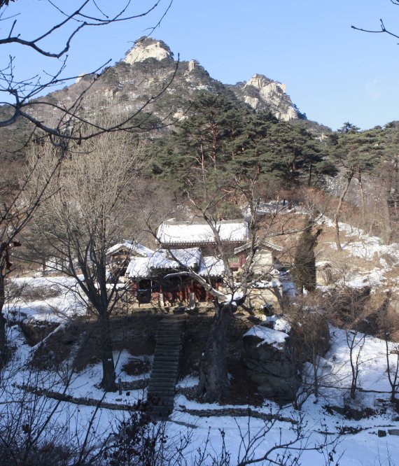 개성 대흥사 전경. 지난해 대웅전 등의 전각을 복원하기 전의 모습이다. (미디어한국학 제공) 2021.02.20.© 뉴스1