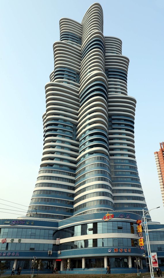 4일 북한 평양 미래과학자의 거리에 위치한 아파트 모습. 2017.4.4/뉴스1 © News1 사진공동취재단