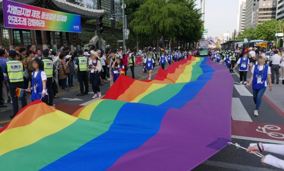 [곽인찬의 특급논설] 한국 정치로 쑥 들어온 LGBTQ