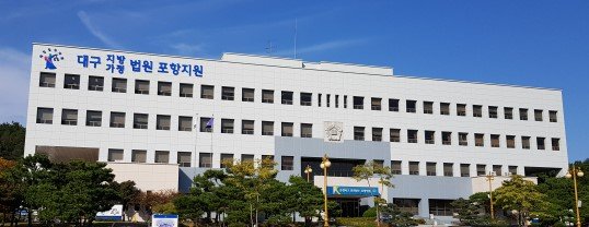 일용직 노동자 3명이 노래방 문 잠그고 도우미를...