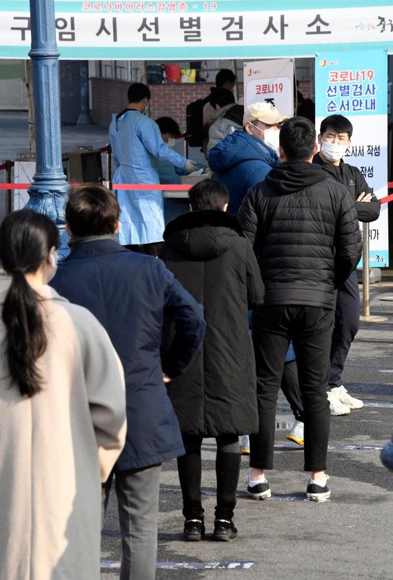 백신접종 앞두고 의사협회 총파업 예고… 정부 "집단행동 단호히 대처"