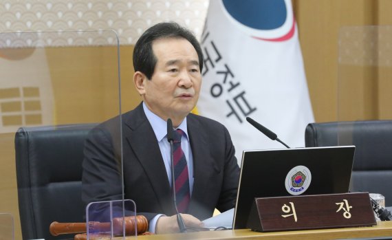 정세균 국무총가 23일 오전 정부세종청사에서 국무회의를 주재하며 모두발언을 하고 있다. /사진=뉴시스