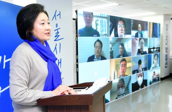 박영선 더불어민주당 서울시장 경선 후보가 23일 서울 종로구 안국빌딩에서 ‘서울시 대전환, 청년 일자리 창업·벤처 생태계 도시' 정책발표를 하고 있다./사진=뉴스1