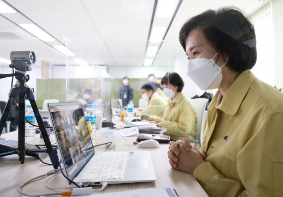 '온라인 학습에 뺏긴 1년' 등교수업 앞두고 '전전긍긍'
