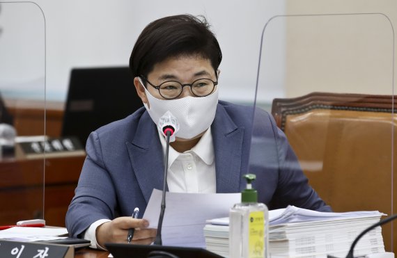 [서울=뉴시스]김선웅 기자 = 국민의힘 임이자 의원. (공동취재사진) 2020.10.14. photo@newsis.com