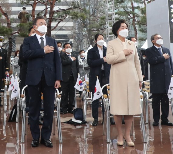 文 "언제든 日과 마주 앉을 것...과거에 발목 잡혀선 안돼"[전문]