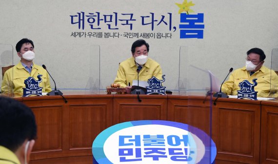 이낙연 더불어민주당 대표가 3일 서울 여의도 국회에서 열린 최고위원회의에서 발언을 하고 있다. (공동취재사진) 사진=뉴시스화상