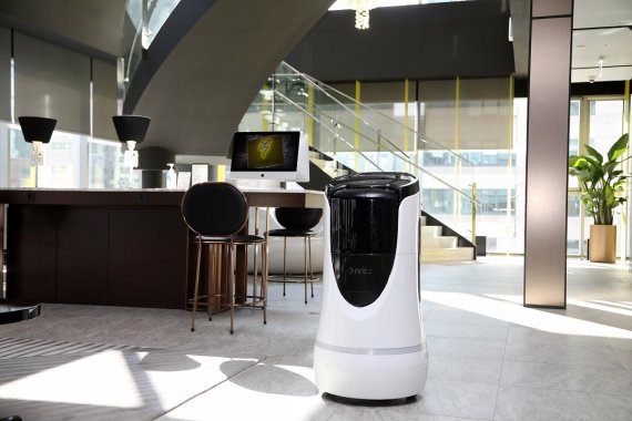 L7강남 딜리버리 로봇