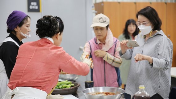 '중국이 김치공정'… 김치연구소 '김치 마이스터 과정' 운영