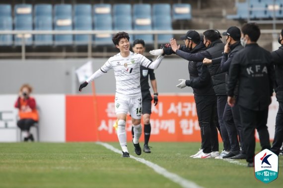 [서울=뉴시스] 전북 현대 미드필더 이승기. (사진=프로축구연맹 제공)