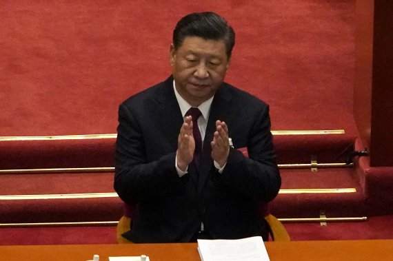 시진핑 중국 국가주석이 5일 중국 베이징 인민대회당에서 열린 제13기 전국인민대표대회(전인대) 개막식에 참석해 박수를 치고 있다. /사진=뉴시스