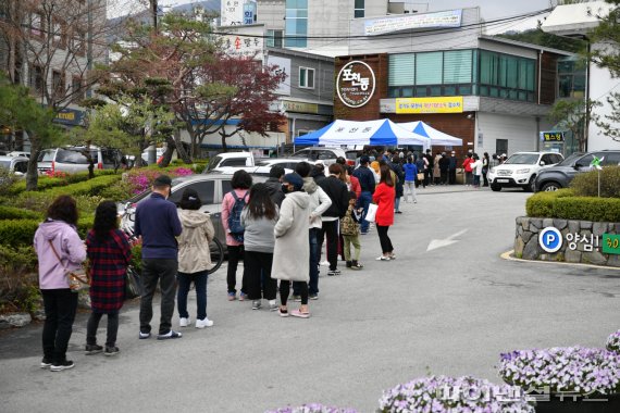 포천시 1차 재난기본소득 신청현장. 사진제공=포천시