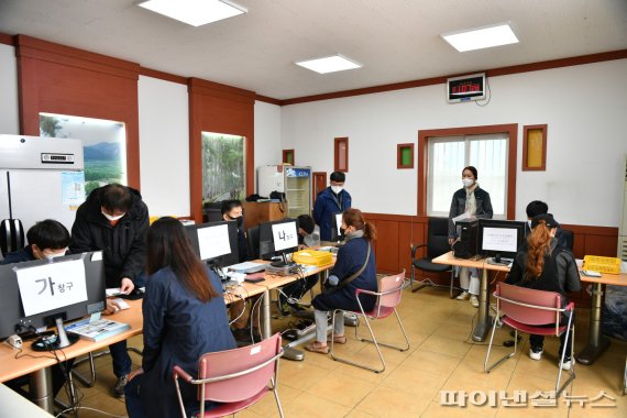 포천시 2차 재난기본소득 신청현장. 사진제공=포천시