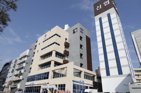 부산 수정동 부산도시철도 부산진역 역세권에 위치한 청십자신협 신축 본점. 사진=청십자신협 제공