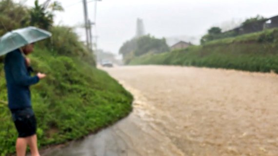 25년만에 폭우 내린 하와이 근황.. 댐 붕괴 우려