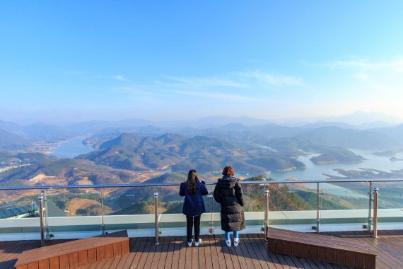 청풍호반케이블카 상부정류장에서 바라본 청풍호반