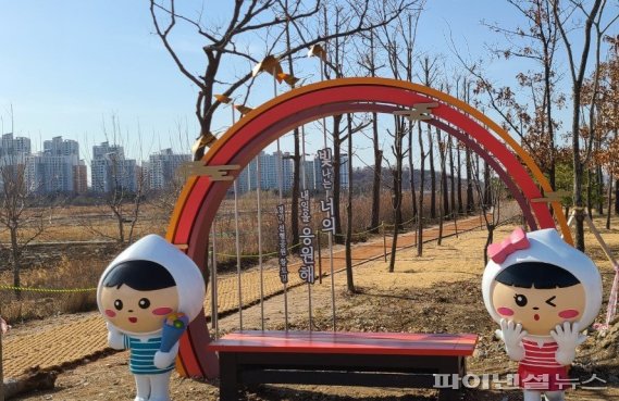 김포 한강제방수림대에 조성한 황톳길. 사진제공=김포시